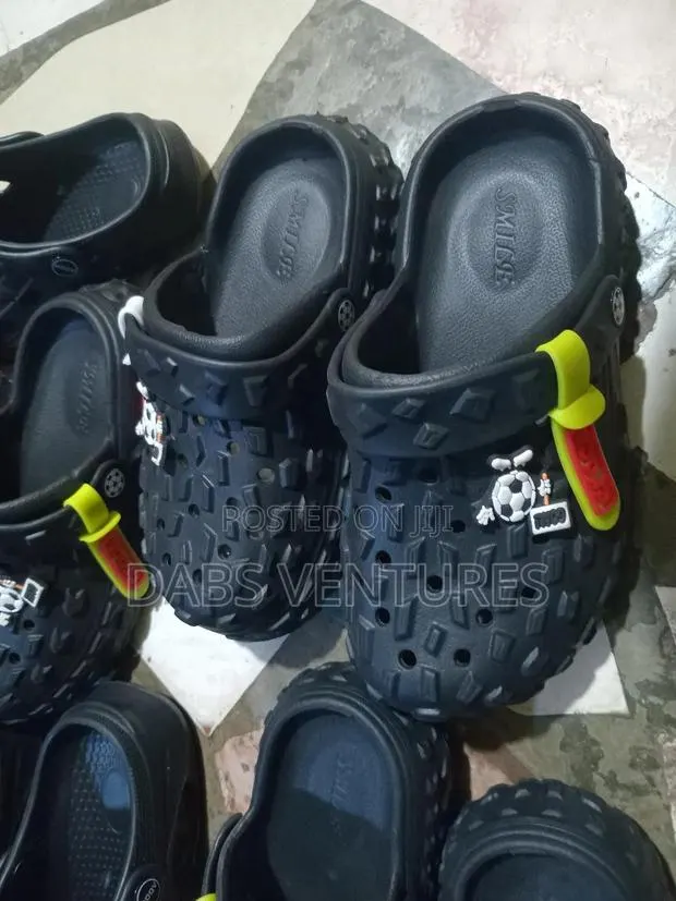 Kids Crocs Wear · Photo 1
