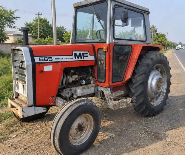 Massey Ferguson Tractor · Photo 1