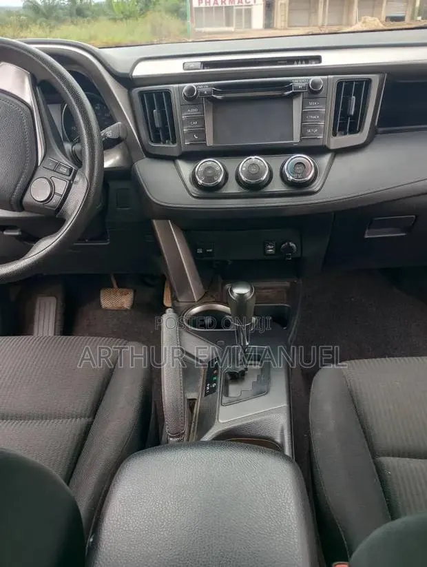 Toyota RAV4 LE FWD (2.5L 4cyl 6A) 2017 Gray · Photo 1