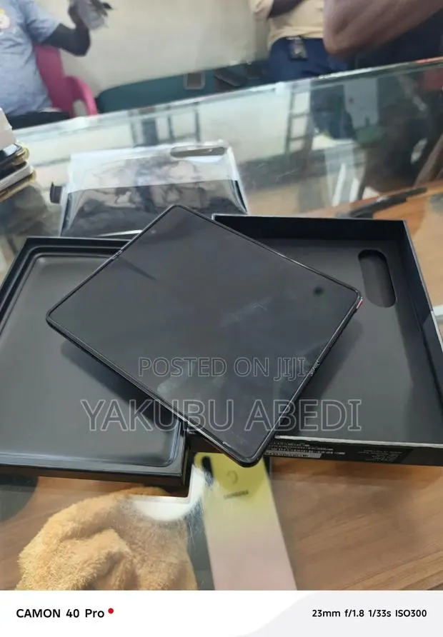 New Samsung Galaxy Z Fold3 5G 256 GB Gray · Photo 1