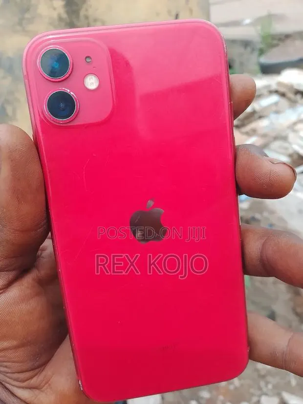 Apple iPhone 11 64 GB Red · Photo 1