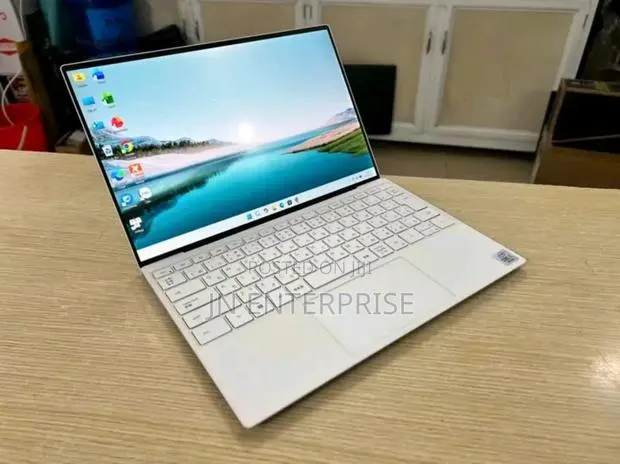 New Laptop Dell XPS 13 16GB Intel Core i7 SSD 512GB · Photo 1