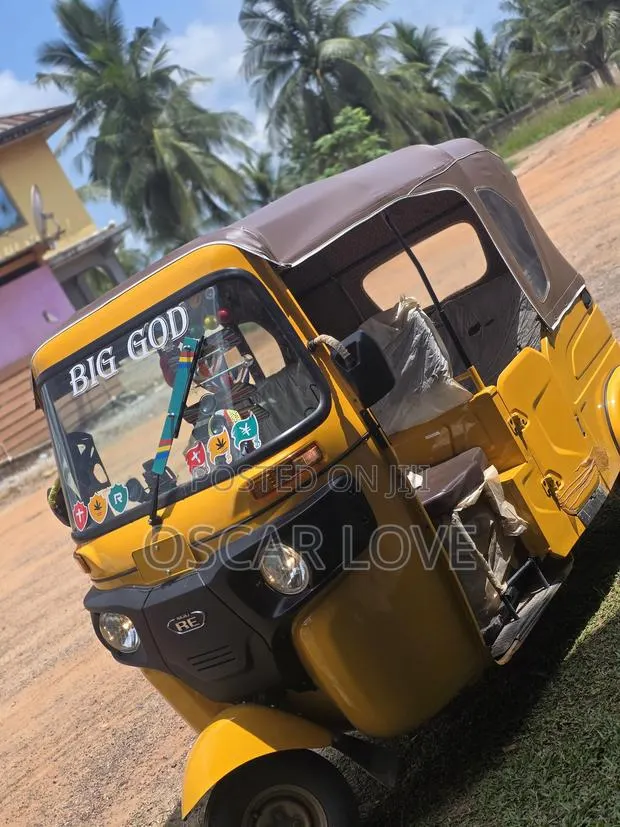 Bajaj 2026 Yellow · Photo 1