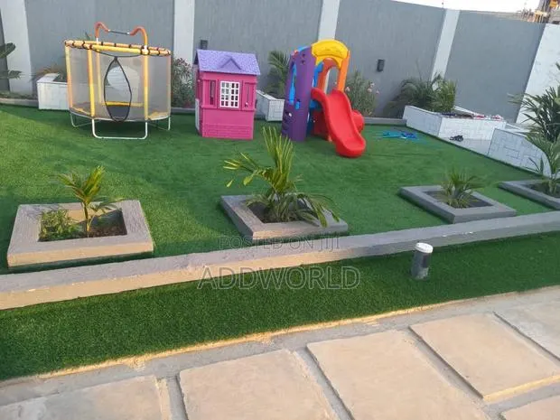 Beautiful Premium Green Grass 30mm Thickness 150gh Per SQM · Photo 8