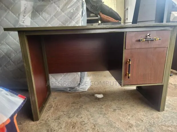 Office Table · Photo 1