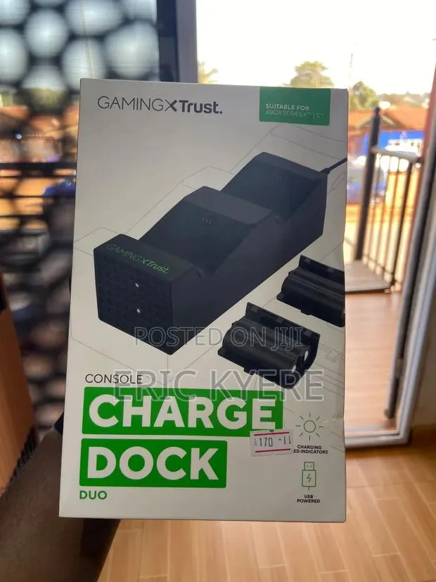 Duo Charge Dock for Xbox Series X/S With 2 Rechargeable Batteries · Photo 1