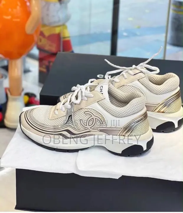 Original Chanel White Mesh Metallic Gold · Photo 1