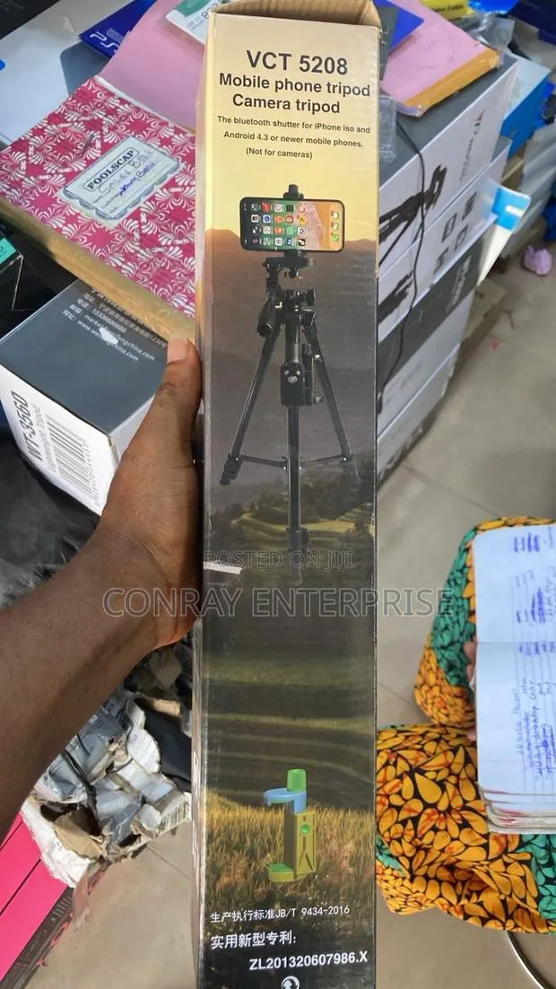 Tripod Stand With Remote Control. · Photo 3