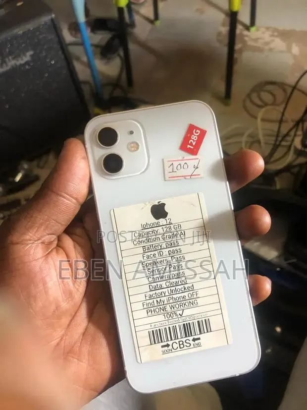 Apple iPhone 12 128 GB White · Photo 1