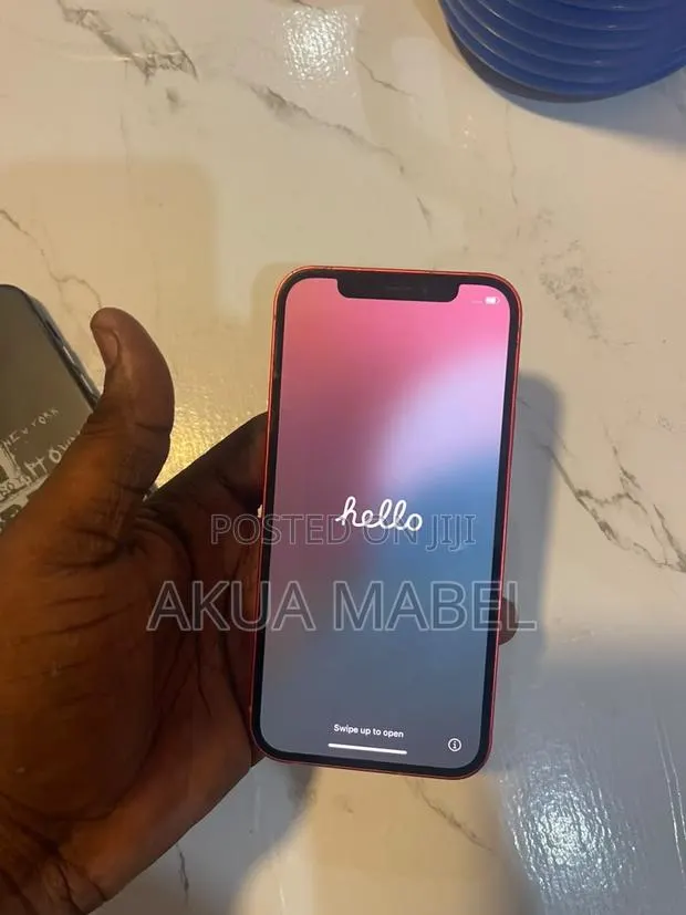 Apple iPhone 12 64 GB Red · Photo 1