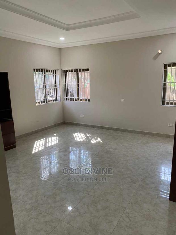 Very Executive 2bedrooms Apartments Dansoman Enso · Photo 3