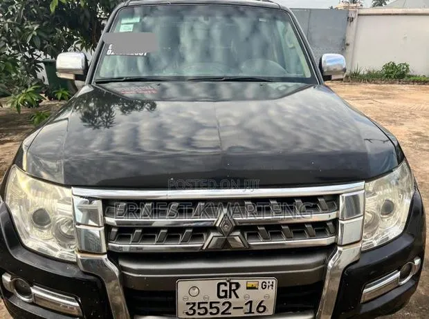 Mitsubishi Pajero 2015 Black · Photo 1