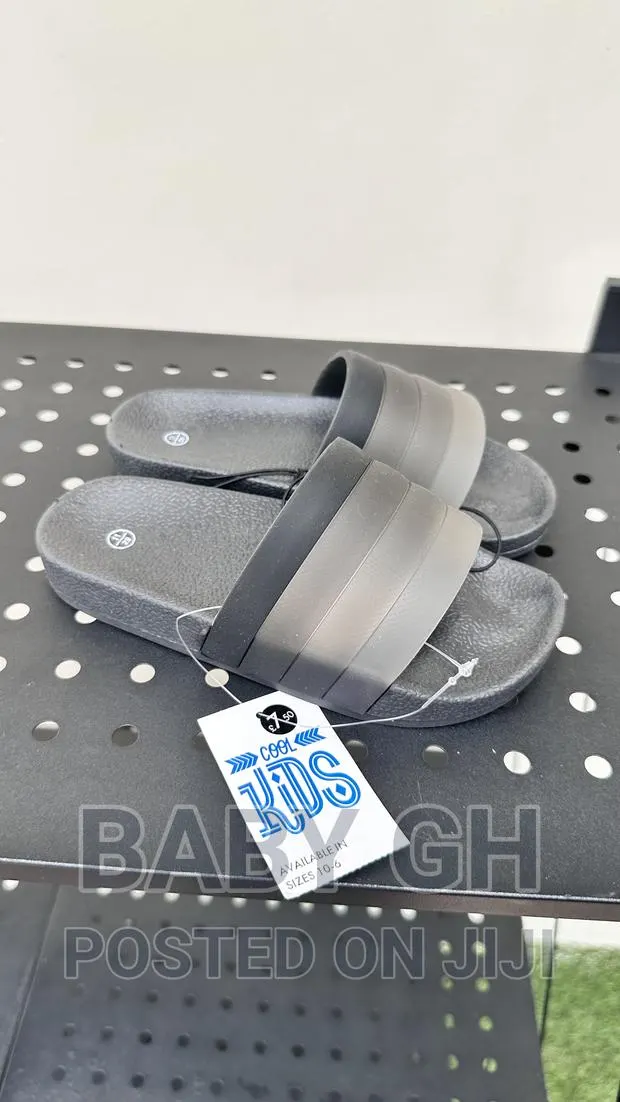 Boys Black Sliders · Photo 2