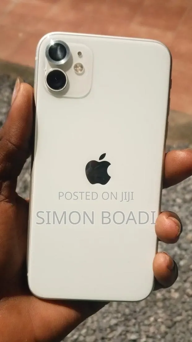 Apple iPhone 11 64 GB White · Photo 1
