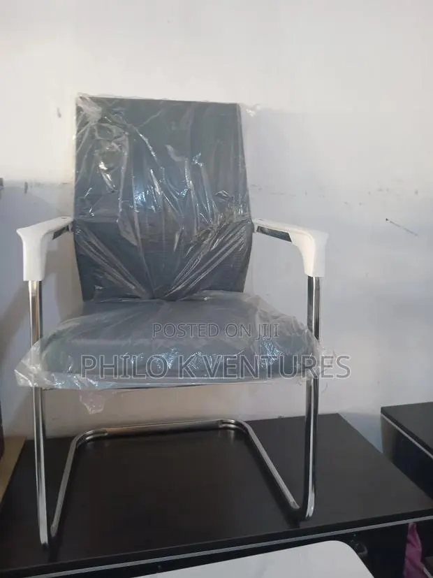 Well Built Visitor Chair · Photo 1