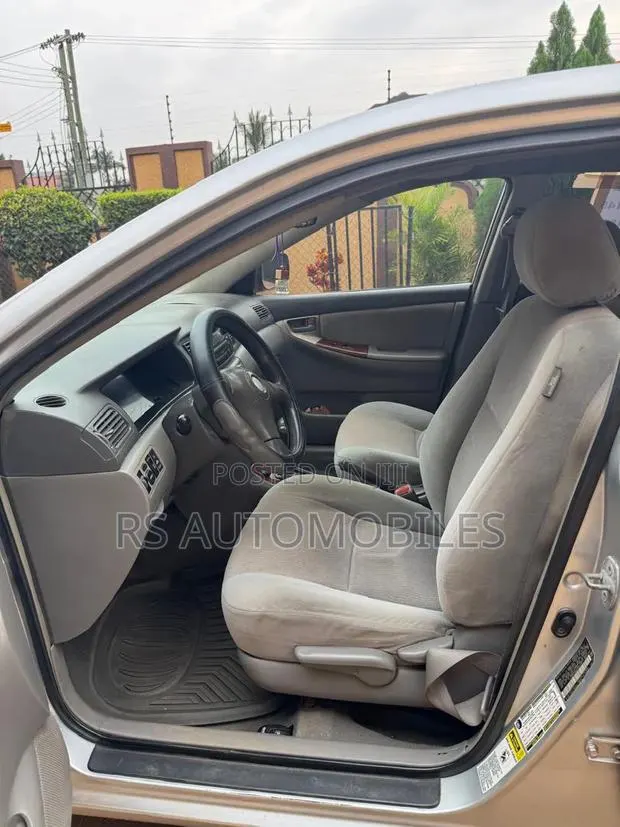 Toyota Corolla 2008 Silver · Photo 1