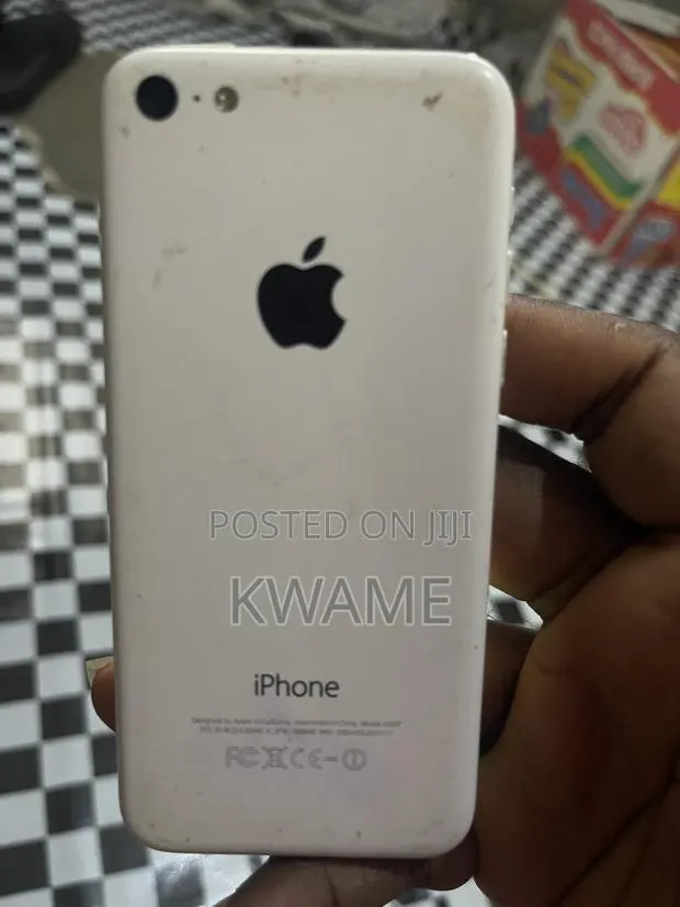 Apple iPhone 5c 16 GB White · Photo 1