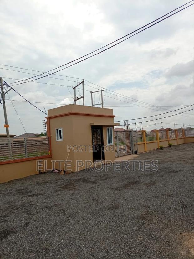 Exclusive 2 Bedroom Ensuit Apartment 4rent in Com.25 Annex. · Photo 8