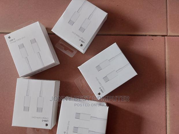 USB C to USB C 2meters Cable · Photo 1