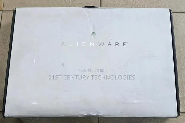 New Laptop Alienware M18 R2 64GB Intel Core i9 SSD 4T · Photo 1