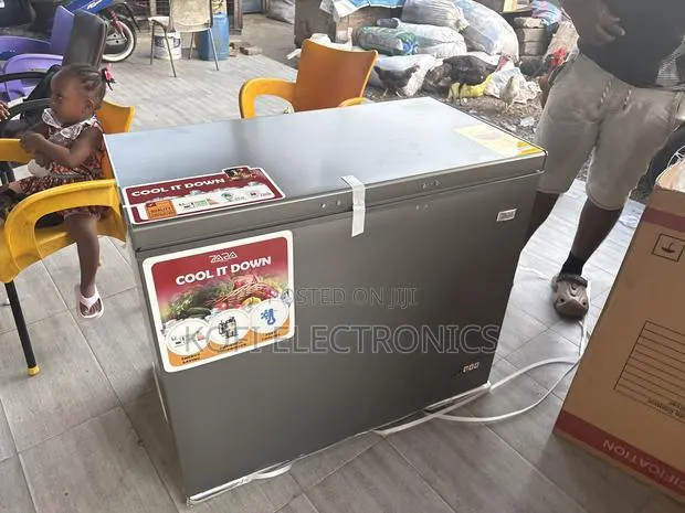 A Deep Freeze Storage Zara Chest Freezer 244 Liters Sliding Glass · Photo 1