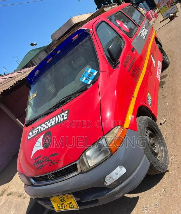 Toyota HiAce 2008 Red · Photo 1