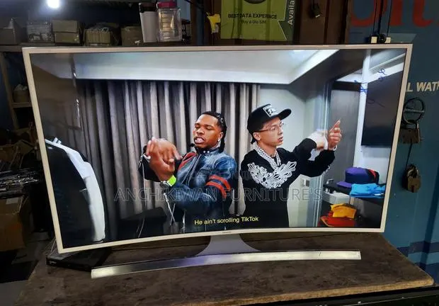 Samsung Curved 50 Inch Uhd,Digital Satellite ,Netflix,Youtube Tv · Photo 1