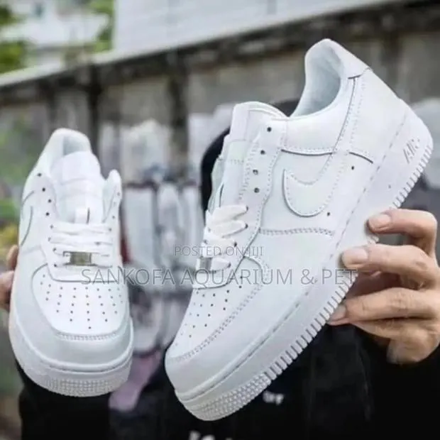 Super Cute Quality Sneakers · Photo 1