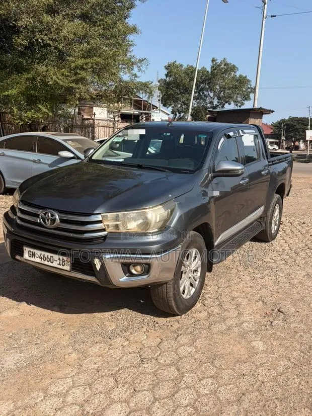 Toyota Hilux 2018 Black · Photo 1