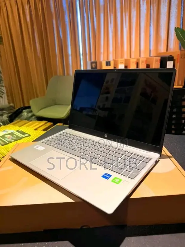 New Laptop HP 14z 16GB Intel Core i5 SSD 512GB · Photo 1