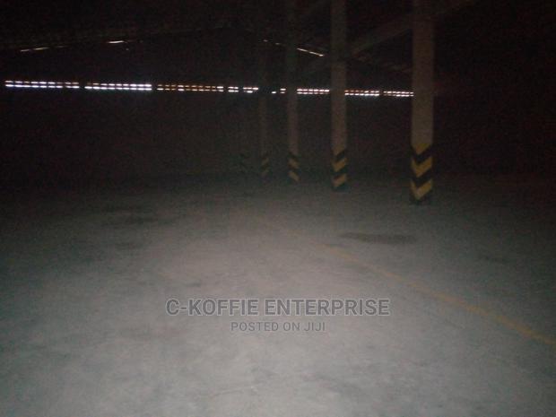 900 Sqm Warehouse at Accra Central for Rent · Photo 2