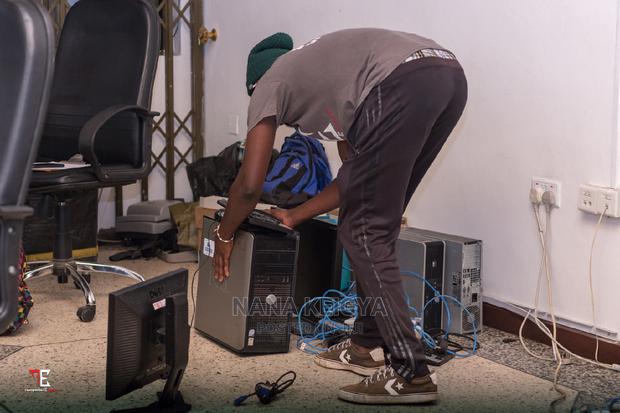 Office Moving/Relocation(Movers) · Photo 3