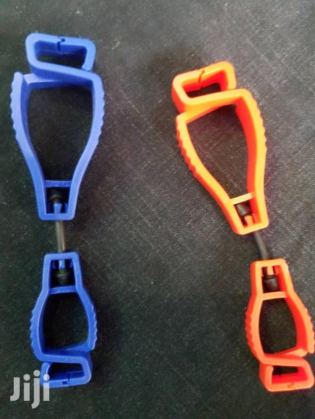 Gloves Clips or Holders · Photo 1