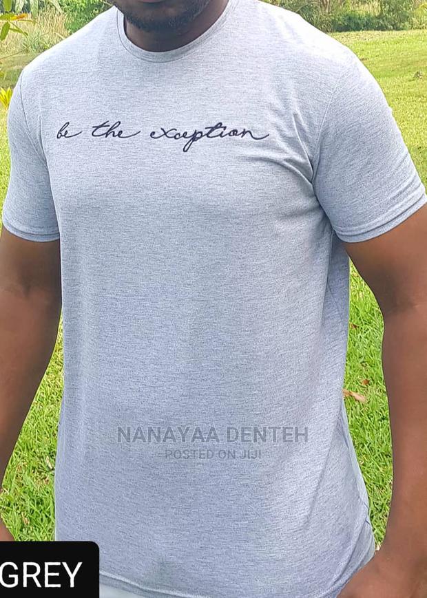 Round Neck T -Shirt · Photo 2