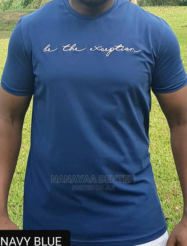 Round Neck T -Shirt · Photo 3
