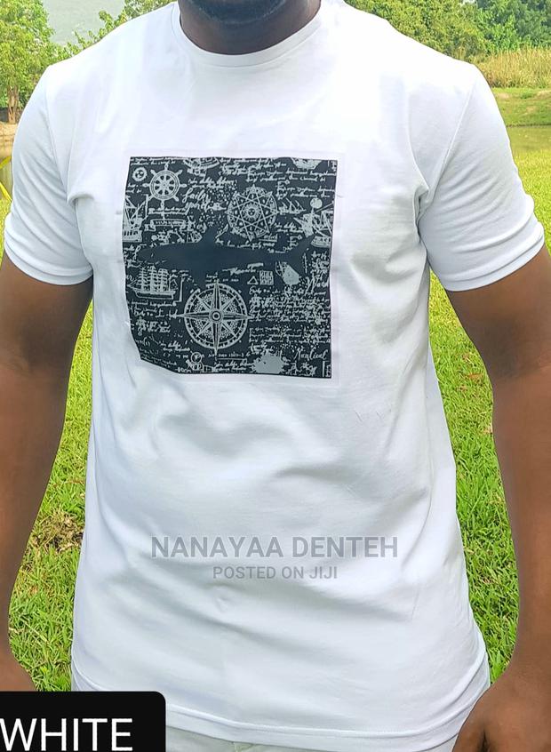 Round Neck T-Shirt · Photo 3
