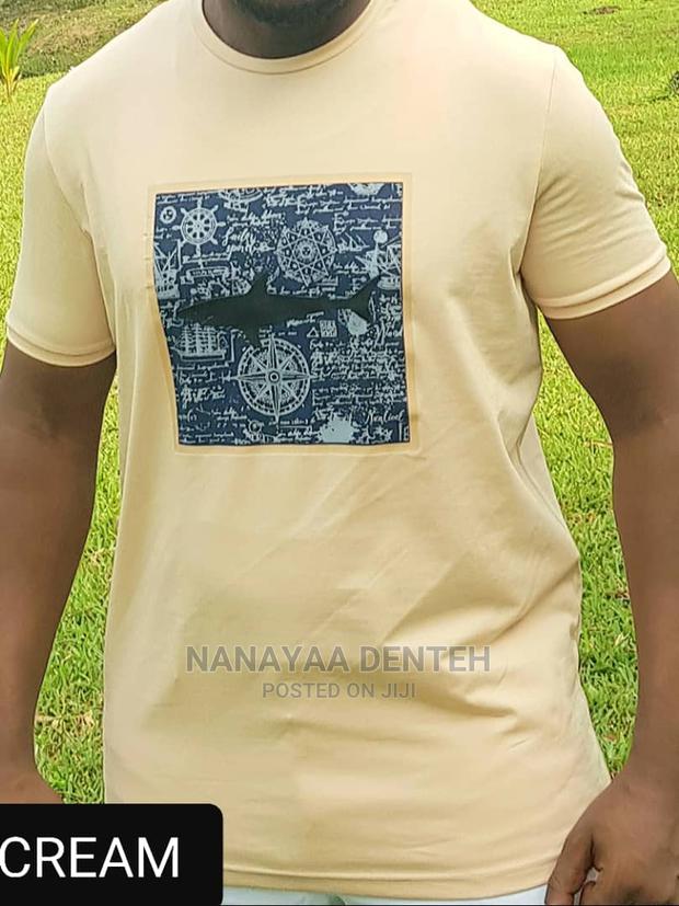 Round Neck T-Shirt · Photo 5