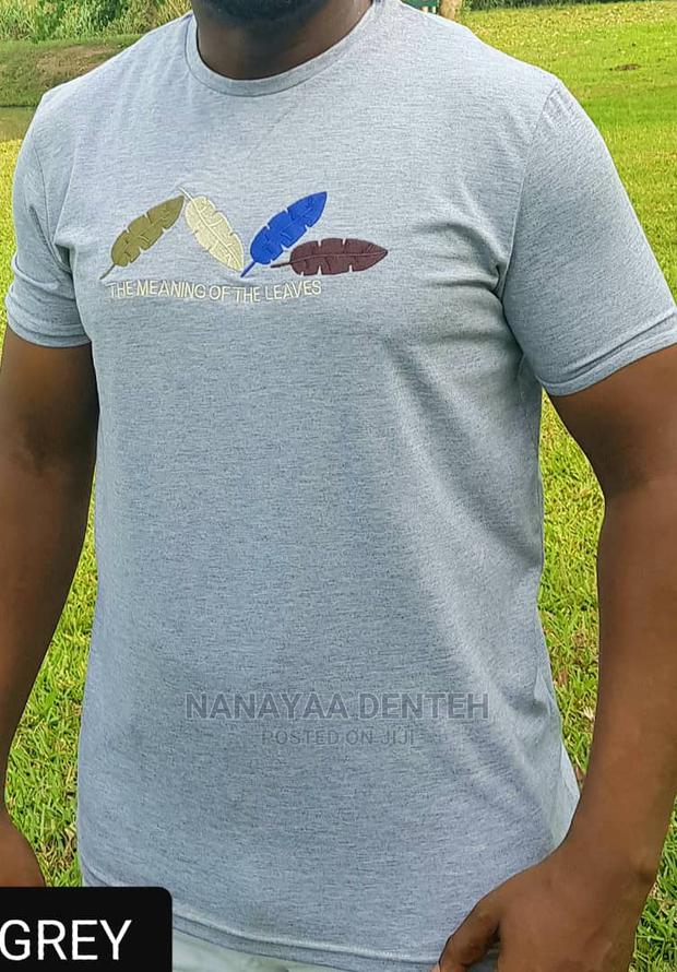 Round Neck T- Shirt · Photo 3