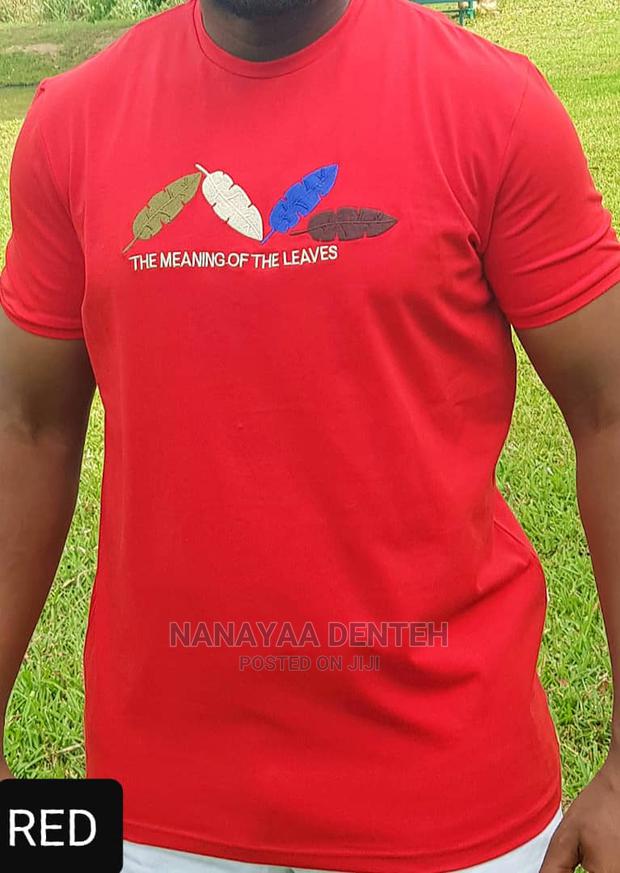 Round Neck T- Shirt · Photo 2