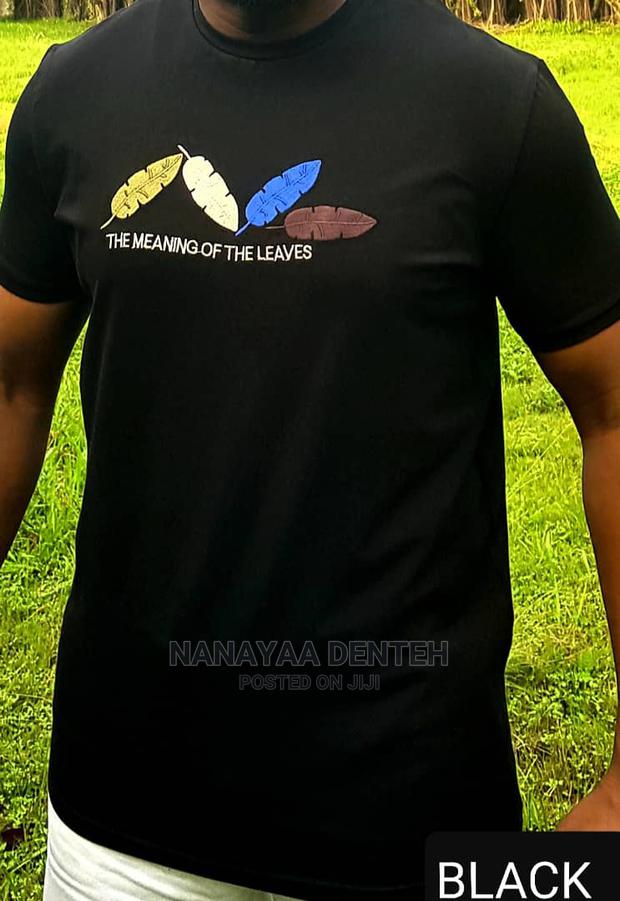 Round Neck T- Shirt · Photo 4