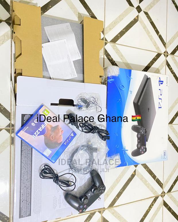 Pre- Owned New Playstation 4 Slim 500gb · Photo 2