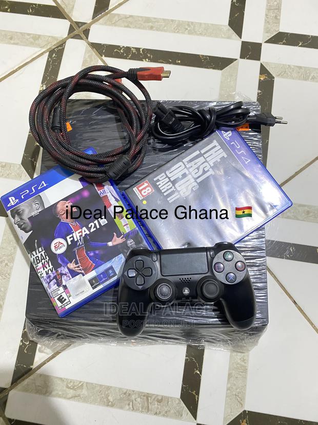 Playstation 4 Pro With Fifa and Last of Us · Photo 2