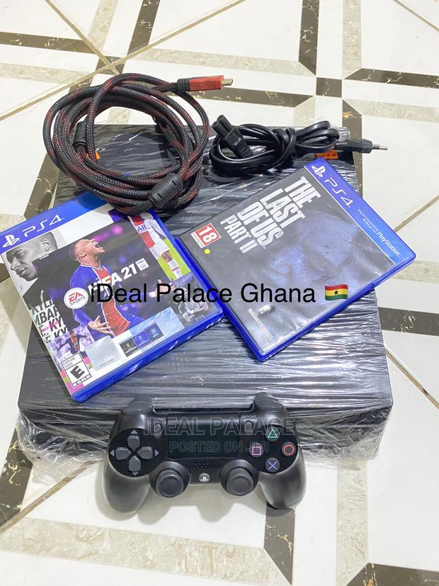 Playstation 4 Pro With Fifa and Last of Us · Photo 3