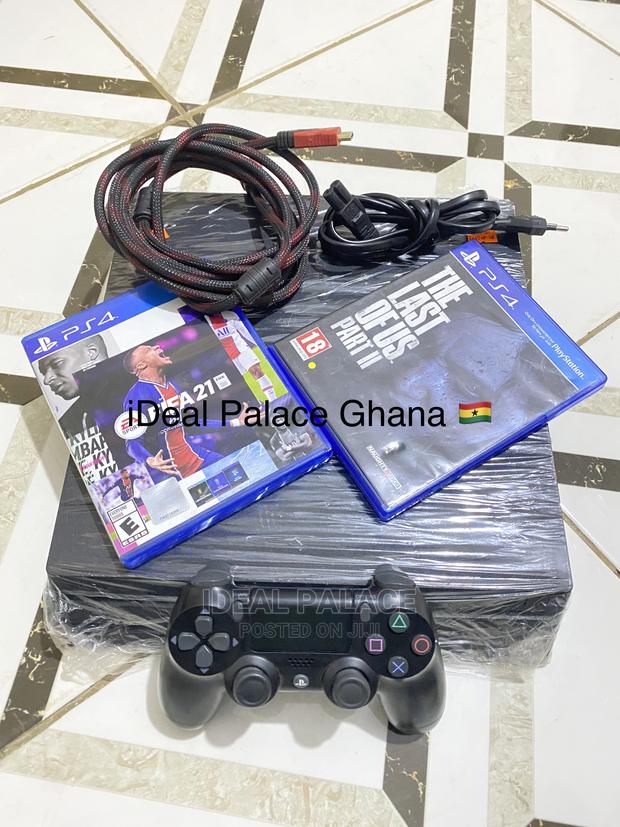 Playstation 4 Pro With Fifa and Last of Us · Photo 1