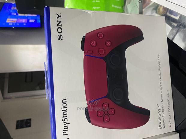 Ps5 Controllers · Photo 3