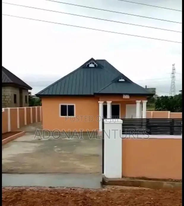 3bdrm House in Sokoban Kwamonma, Kumasi Metropolitan for sale · Photo 1