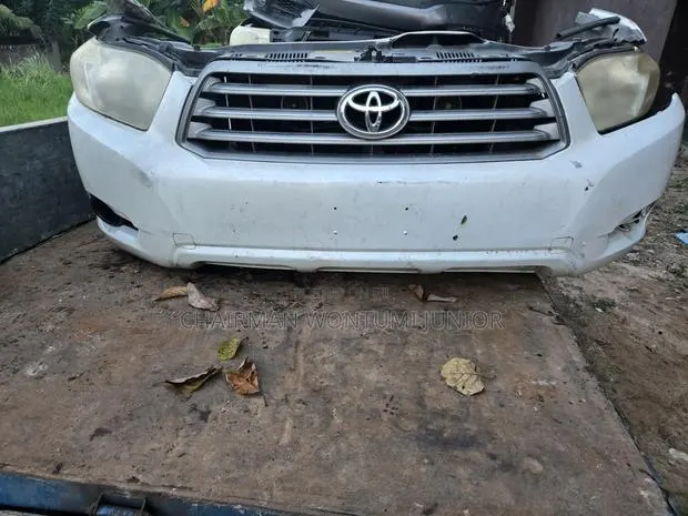 Front Cut of Toyota Higlander 2008 to 2010 · Photo 1