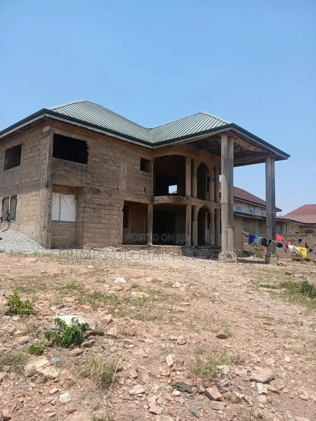 5bdrm House In West Hills Mall Area For Sale · Photo 1