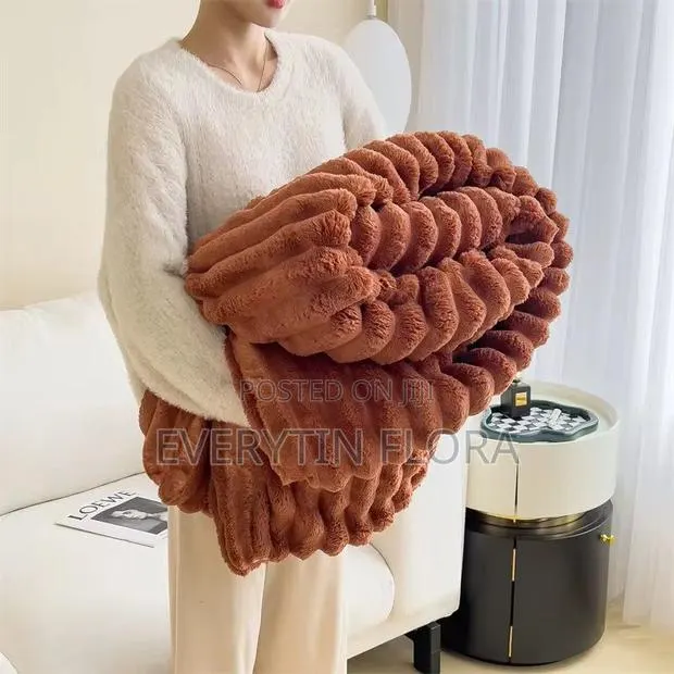 Blankets (Super Kingsize Comforter) · Photo 1
