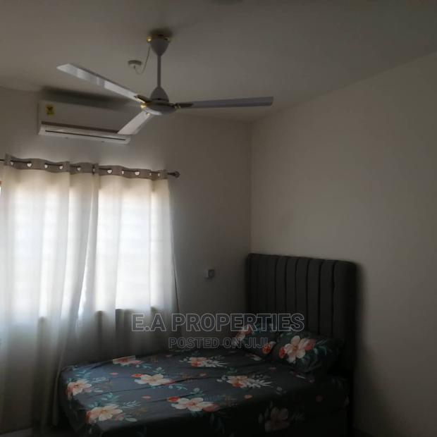 Furnished 3bdrm Bedsitter in E a Properties, Tema Metropolitan · Photo 1